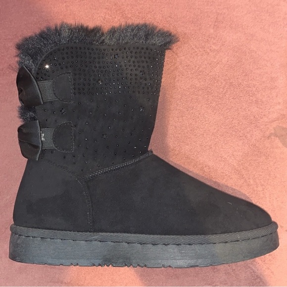 RHINESTONE 2 BOW BLACK FUR BOOTS - Picture 9 of 11